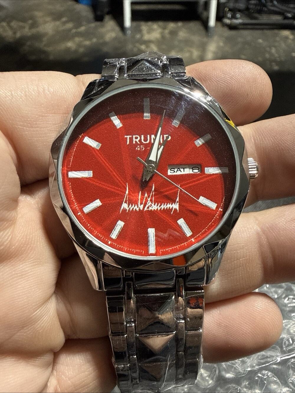 TRUMP Red Dial Analog Day/Date Wristwatch Silver Tone Metal Bracelet w/ Box